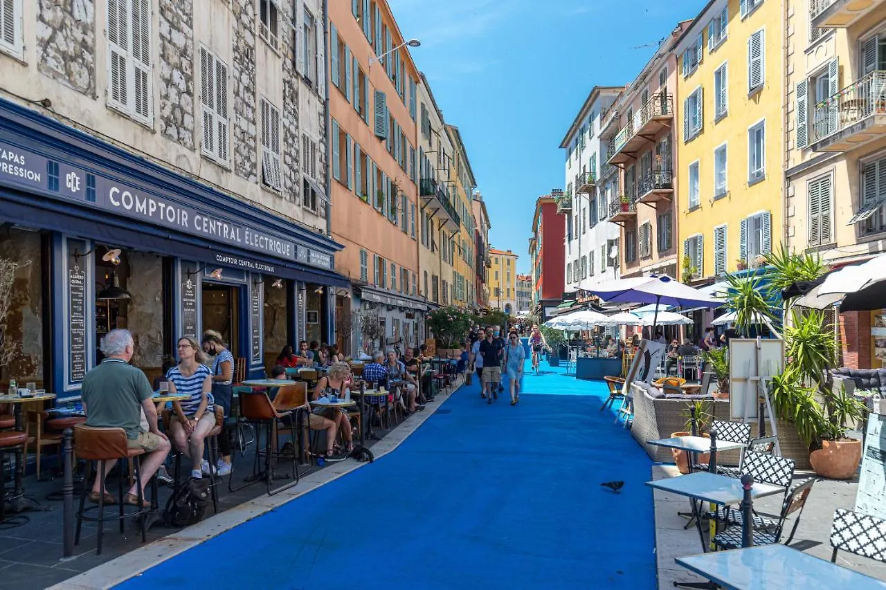 Amazing 3 Bdrs And Garden Place Du Pin Parking ! Nice 0*,  France