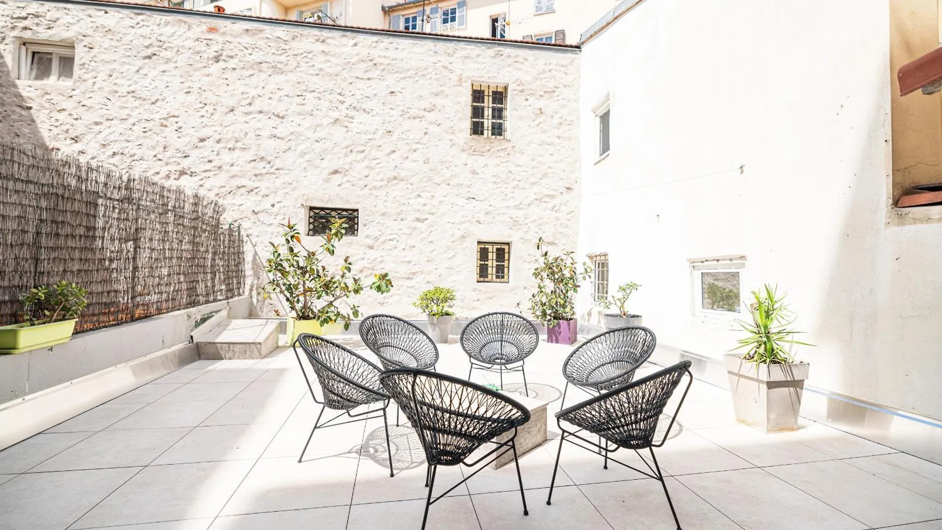 Amazing 3 Bdrs And Garden Place Du Pin Parking ! Nice 0*,  France
