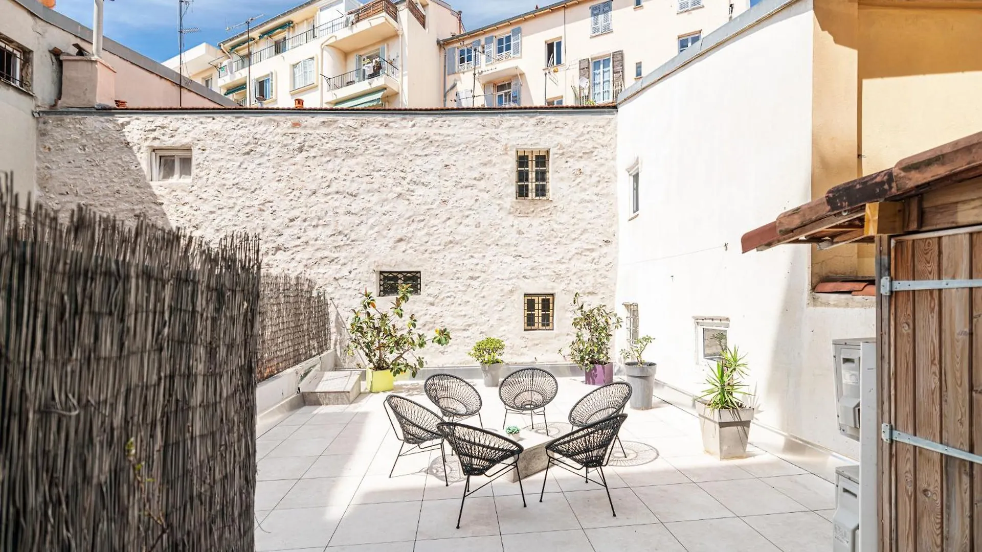 Amazing 3 Bdrs And Garden Place Du Pin Parking ! Nice