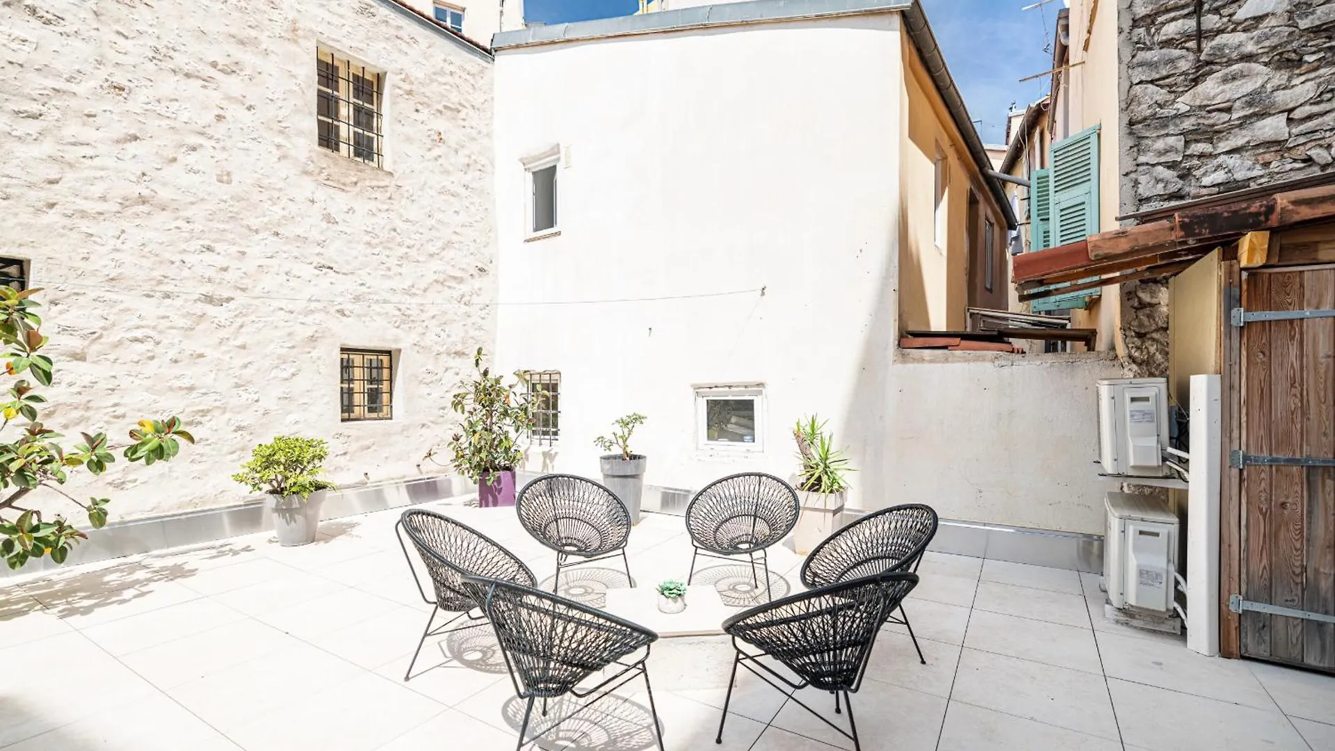 Apartment Amazing 3 Bdrs And Garden Place Du Pin Parking ! Nice